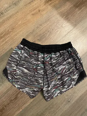 lululemon athletica Black Patterned Run Hotty Hot Short Accents Size 10 thumbnail 3