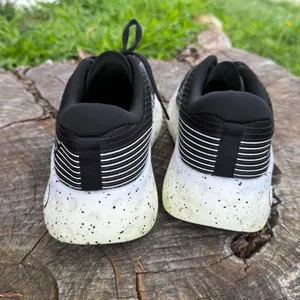 Sketchers GoRun Women’s Black And White Sneaker size 10 thumbnail 6