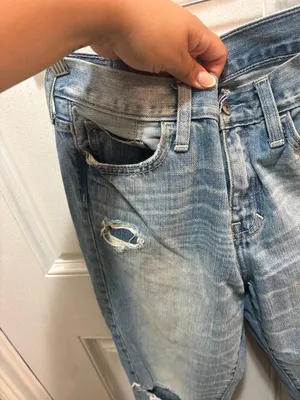 Abercrombie & Fitch Distressed High Rise Mom Jeans Size 4 / 27W thumbnail 4