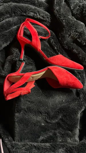 Amazon Red Suede Kitten Heels Size 9.5 thumbnail 3