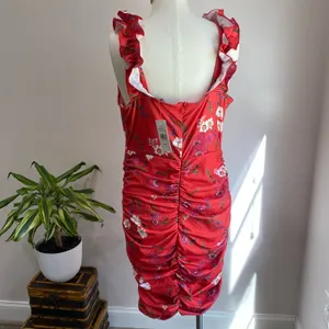 Fashion To Figure Red Floral Form Fitting Ruched Sides V Neck Mini Dress‎ Size 1 thumbnail 11