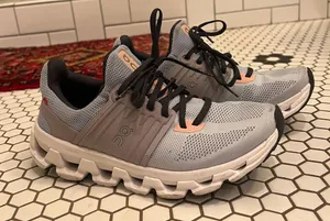 On Cloudswift Running Shoes thumbnail 1