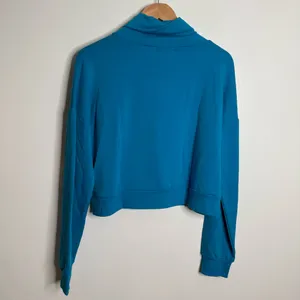 NWT‎ Beyond Yoga All Time Cropped Pullover Long Sleeves Blue Athleisure Gym Yoga thumbnail 9