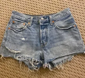 Levi's 501 Shorts thumbnail 1