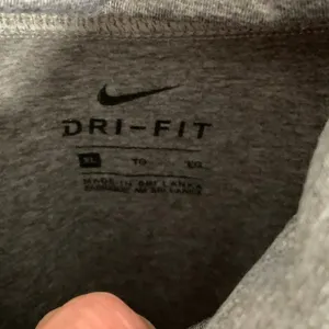 NIke Dri Fit turtleneck‎ size xl thumbnail 2