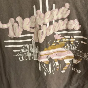 ✨Ariat Women's Weekend Warrior Banyan Bark Sz Medium Tee✨ thumbnail 6