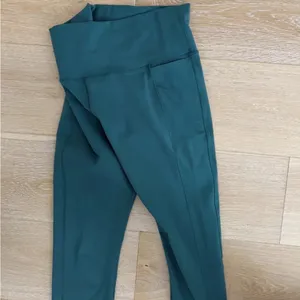 Vuori Women's Studio Pocket Leggings Ivy Green Size M VW446 thumbnail 4