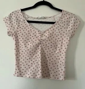 Pink Rose Coquette Pink Floral Baby Tee Womens Medium Balletcore Soft Girl Y2K Feminine thumbnail 1