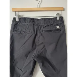 Vuori S Women’s Ripstop Pants in Dark Grey thumbnail 5