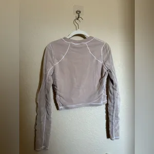 Alo‎ Yoga Vision Long Sleeve Shirt Sz M in White Latte Cropped Ruched Mesh thumbnail 6