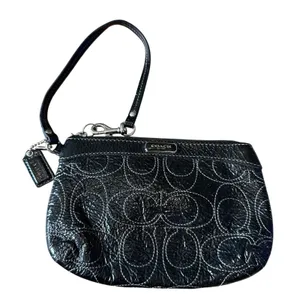 Coach Signature C Wristlet Classic Black Leather Zip Closure Y2K thumbnail 1