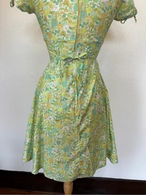 Vintage-Inspired Green Floral Fit & Flare Sweetheart Dress thumbnail 7