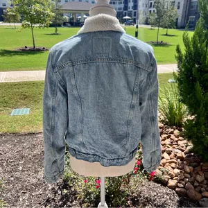 Levi's Light Blue Denim Jacket with White Sherpa Collar thumbnail 4