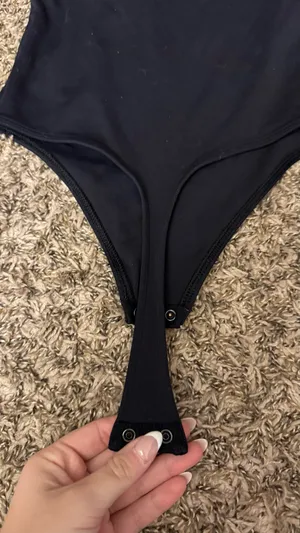 Aritzia Babaton Contour Bodysuit Long Sleeve Square Neck Black thumbnail 8