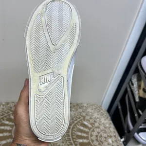 Nike White Athletic Shoes Classic Design thumbnail 9