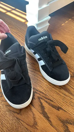 Adidas Sneakers thumbnail 5