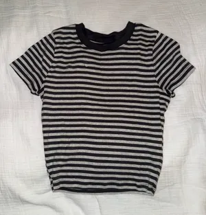 Hollister Baby Tee thumbnail 1