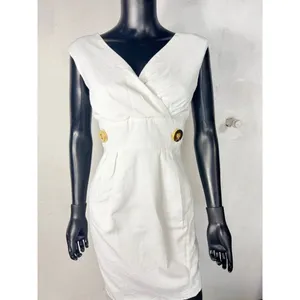 Helene Berman London White Textured 8 Pique V-Neck Gold Button Sheath Dress 8‎ thumbnail 6