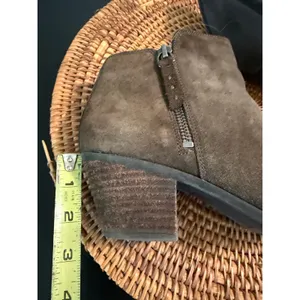 Frye & Co Womens Brown Suede Ankle Boots Pointed Toe Side Zip Block Heel Size 8M thumbnail 3