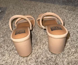 Heels Size 10 thumbnail 2