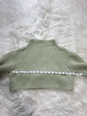 Green Women’s Cropped Knit Sweater thumbnail 4