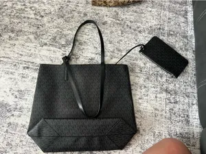 Michael Kors Purse & Wallet thumbnail 2