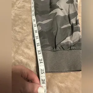Splendid Camo Lightweight Joggers Size Medium thumbnail 2
