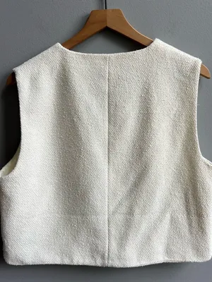 H&M NWT Cream Bouclé Button Front Vest Size Medium Pockets Gold Buttons thumbnail 5