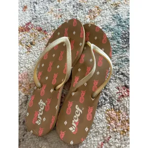 Reef Womens Size 10 Pineapple Print Flip‎ Flops Brown Pink Gold Metallic Straps thumbnail 4