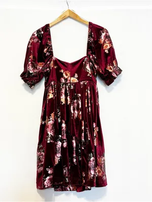 Lulu's Adorably Darling Burgundy Floral Print Velvet Babydoll Dress size M thumbnail 2