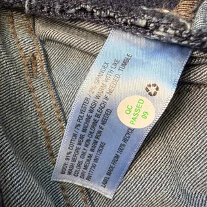 Isabel Maternity Ingrid & Isabel Dark Wash Bermuda Denim Shorts Size 4/27 thumbnail 4