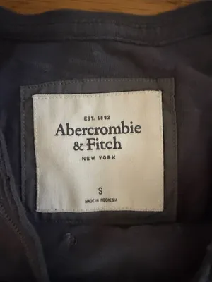 S - Abercrombie & Fitch - Charcoal Puff Sleeve Floral Appliqué Tee thumbnail 5