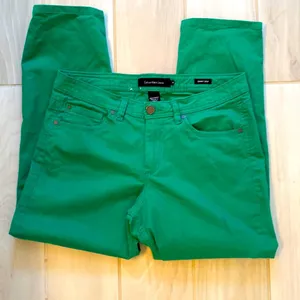 Calvin Klein Jeans|| Green skinny crop jeans. See measurements in pictures. thumbnail 1