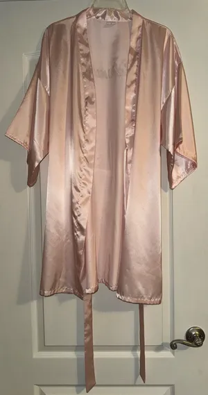Pink silky robe with tie waist and bridesmaid in gold glitter on back thumbnail 3