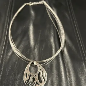Elegant Silver Pendant Necklace thumbnail 7