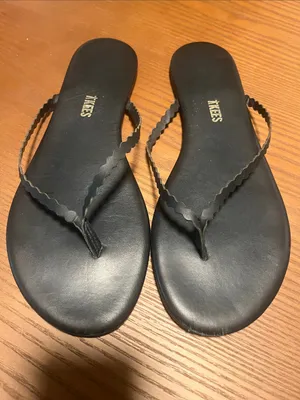 TKEES Black Leather Scalloped Thong Sandals, Size 9 thumbnail 3