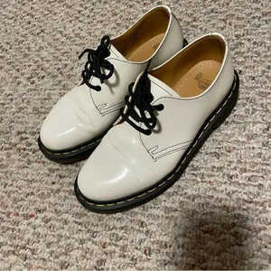 Dr. Marten 1461 Women’s Patent Leather Oxford Shoes in White Lucido Size 6 thumbnail 2