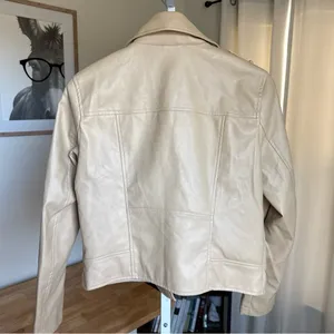 Cali 1850 Women’s Size S Faux Leather Biker Jacket With Zippers NWOT thumbnail 6
