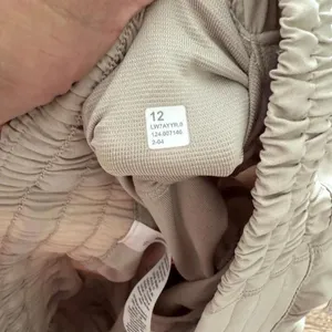 Lululemon Hotty Hot Shorts High Rise 2.5” Lined Mojave Tan Size 12 NWT thumbnail 5