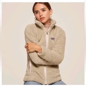 Patagonia Women's Cozy Cream Teddy Jacket thumbnail 3
