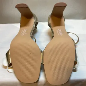 CHARLES BY CHARLES DAVID Strappy Gold Heels Flower Embellished - Size 8.5 thumbnail 10