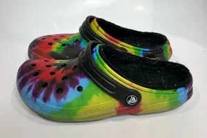 Crocs rainbow tie dye faux fur lined unisex‎ sizing thumbnail 1