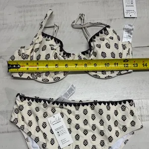 BOGO Cupshe GEO Shell Stitch Bikini Top & High-Waisted Bottoms Set thumbnail 5