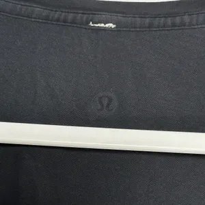 Lululemon Love Tee‎ V Black Short Sleeve V-Neck T-Shirt Curved Hem FLAW thumbnail 4