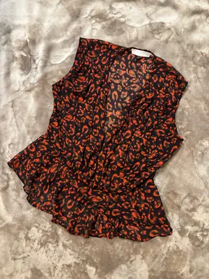 Astr Blouse Women’s Size M Black and Red Sleeveless V-Neck Peplum Blouse thumbnail 6