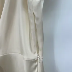 Theory Revolve Ivory Soft Satin LS Twist Blouse V-Neck‎ Long Sleeve Top Size 6 thumbnail 7