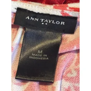 Ann Taylor Women's Sz Med Red White Floral Print Short Sleeve Draped V-Neck Top thumbnail 9