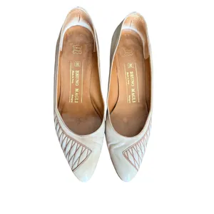 Vintage Bruno Magli Women's Beige Leather Pointed Toe Kitten Heel‎ Pumps Size 7 thumbnail 3