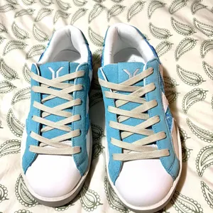 COB CULTURE OF BRAVE White Leather Neon Glare Blue Glitter Wing Sneaker 8-8.5 thumbnail 3