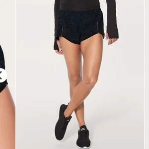 Lululemon Miles Ahead Short (2.5") Nouveau Mach Blue Black thumbnail 4